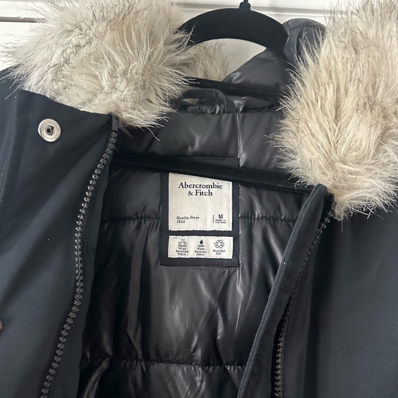 Abercrombie and fitch black jacket medium fur hood - Picture 3 of 6